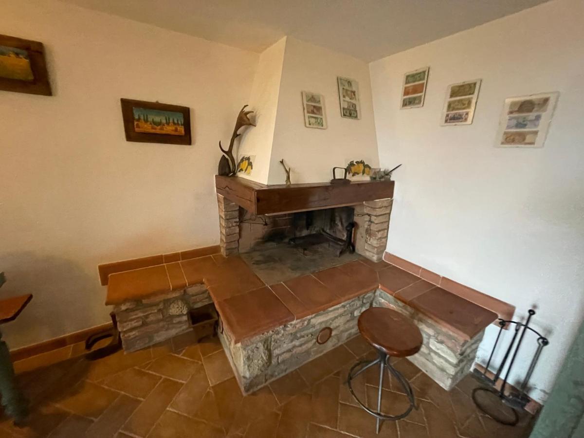 Il Rifugio Nelle Crete Apartment Vescona Luaran gambar